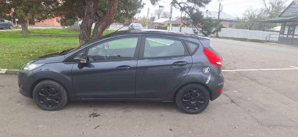 Vând Ford fiesta