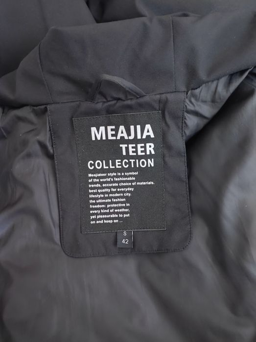 Продам куртку на девочку подростка