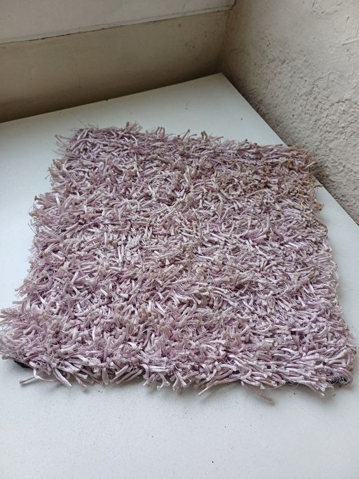 Малки дългокосмести килимчета