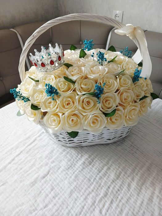 Цветы из атласных розы