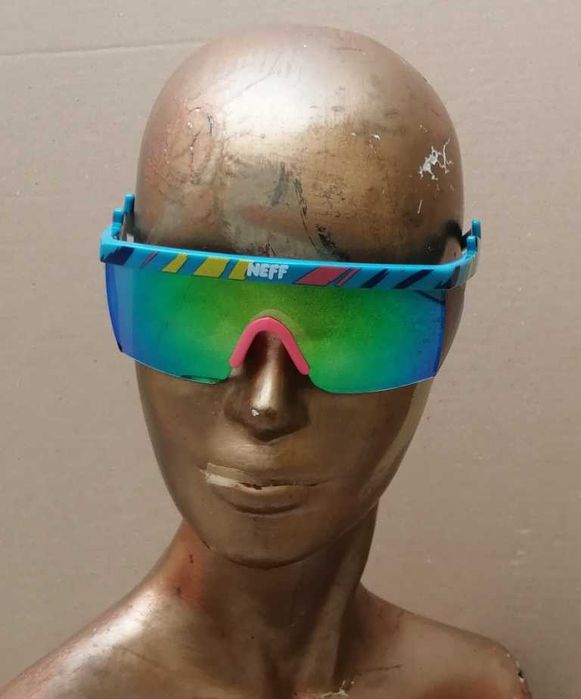 Neff Brodie супер фънки слънчеви очила три плаки и часовник Neff Daily