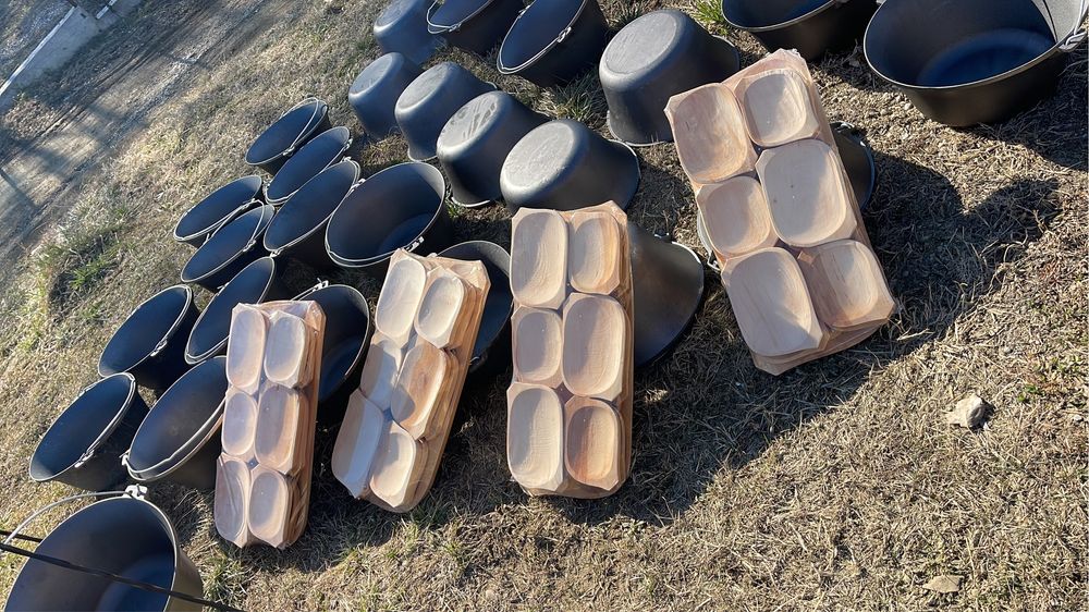 Ceaun din fonta cu trepied inclus