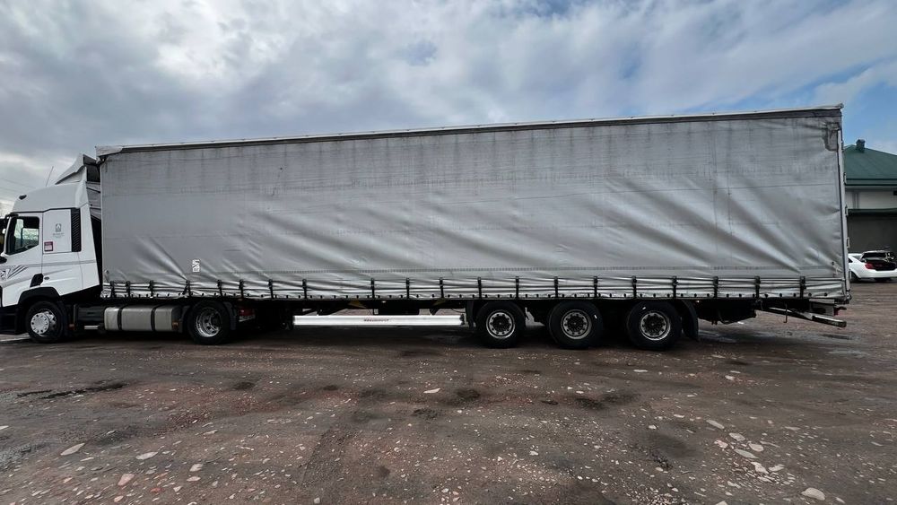 Продается грузовик в хорошем состоянии RENAULT/ KAESSBOHRER мега