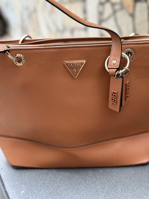 Голяма дамска чанта Guess