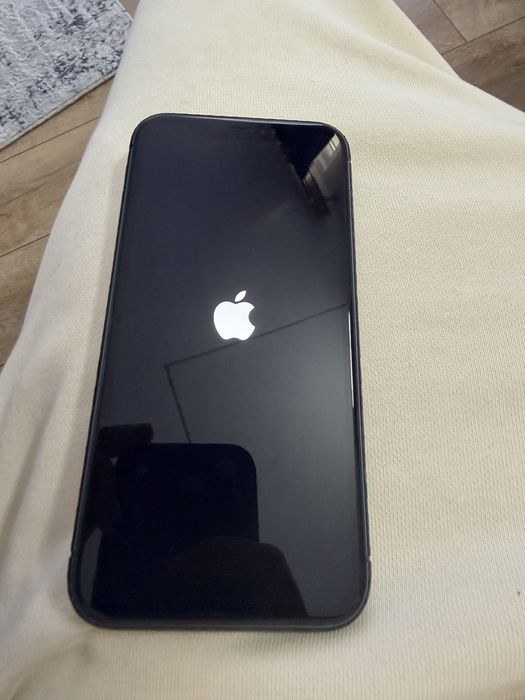 iPhone 11 Black 64gb 9.5/10