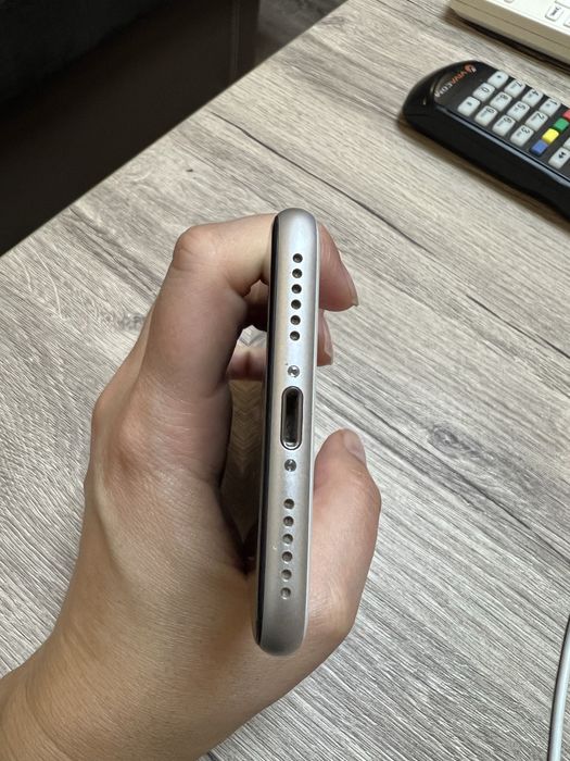 iPhone SE 2020 64 GB