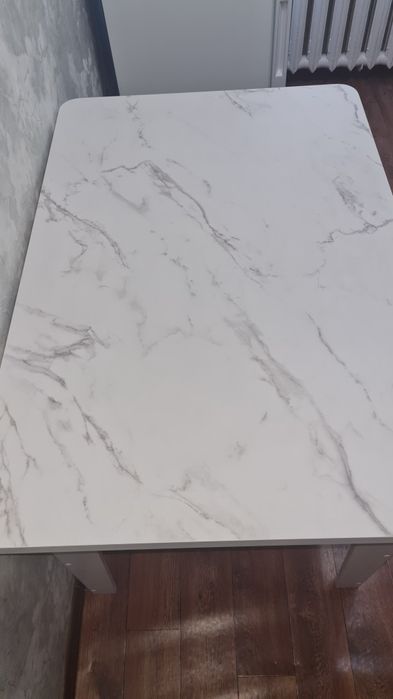 Продам обеденный стол.