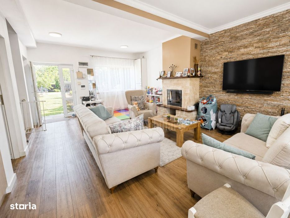 Casa 4 camere de vanzare in Floresti