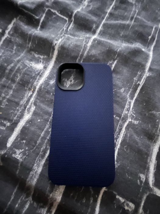 Vând husă de iphone 13