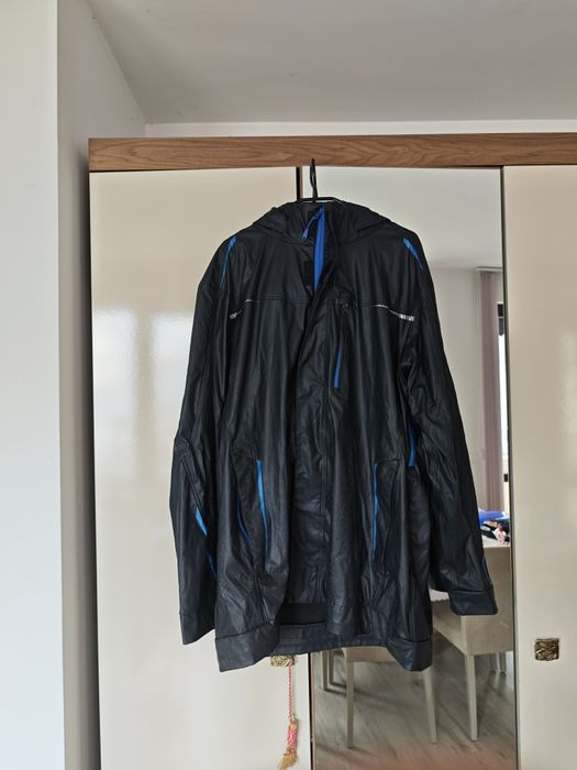 Дъждобран на Енгелберт Щраус