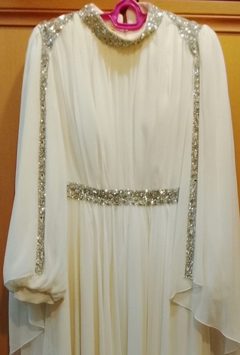 Продается платье для торжественных мероприятий
