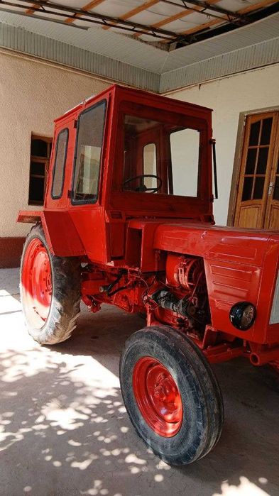Traktor T25. Qizil rangli, ideal holatda