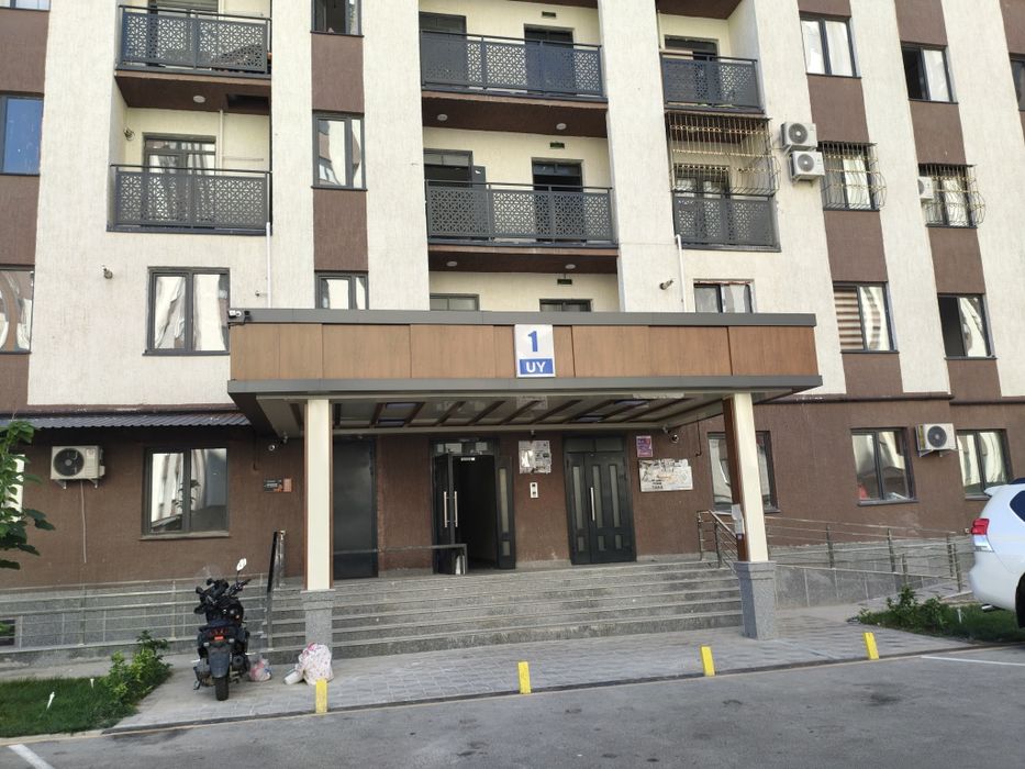 Новостройка, в хорошем расположении, сквозная квартира,