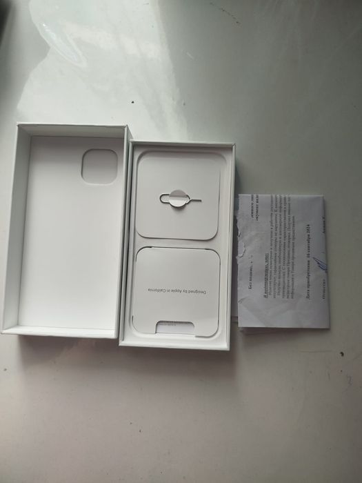 Продам Айфон 13 память 128 гб