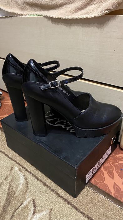 продам туфли на каблуке