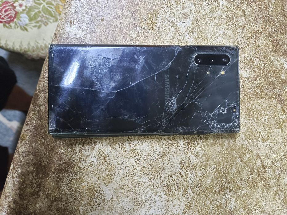 Флагман Samsung Note 10+