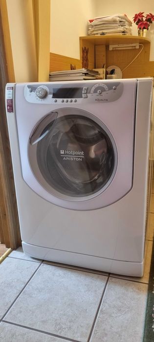 Vând mașină de spălat Hotpoint ARISTON, în condiții bune.