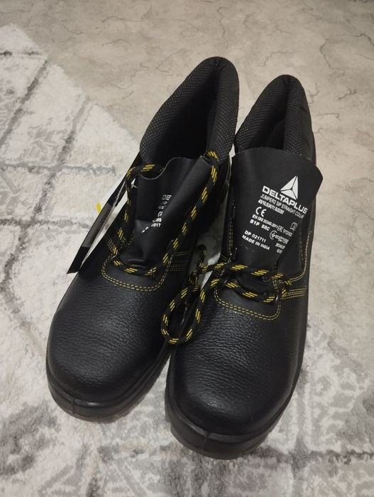 Продам спец ботинки