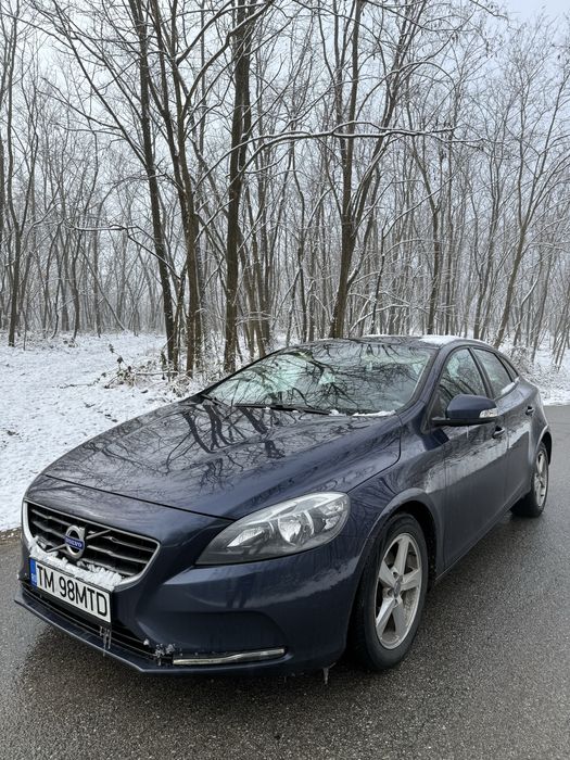 Volvo v40, 1.6 diesel, an 2015