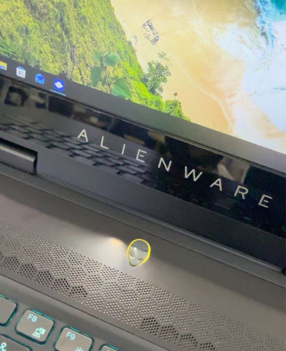 Alienware M17 R1 2019 год