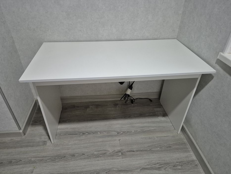 Компьютерный стол.