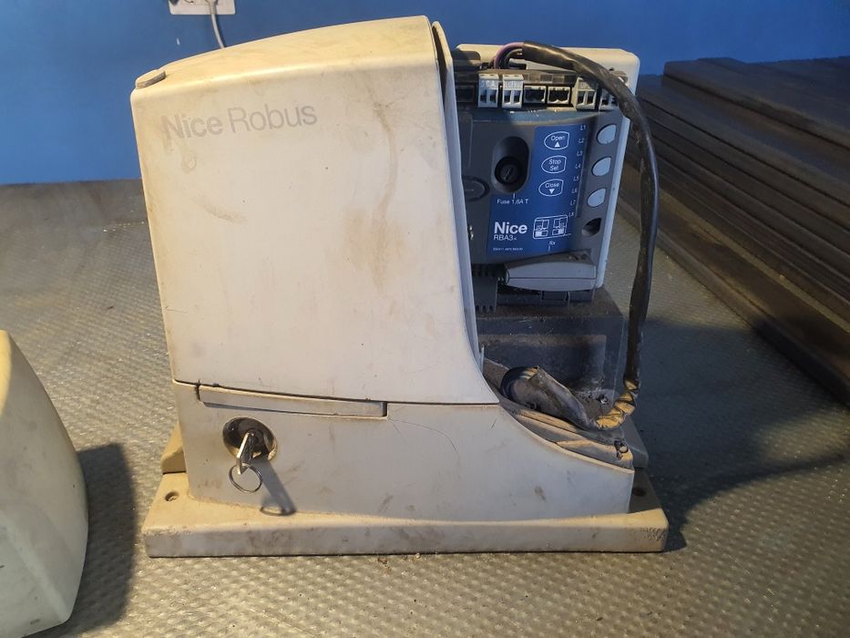 Automatizare Nice Robus600 defecta, pentru poarta culisanta