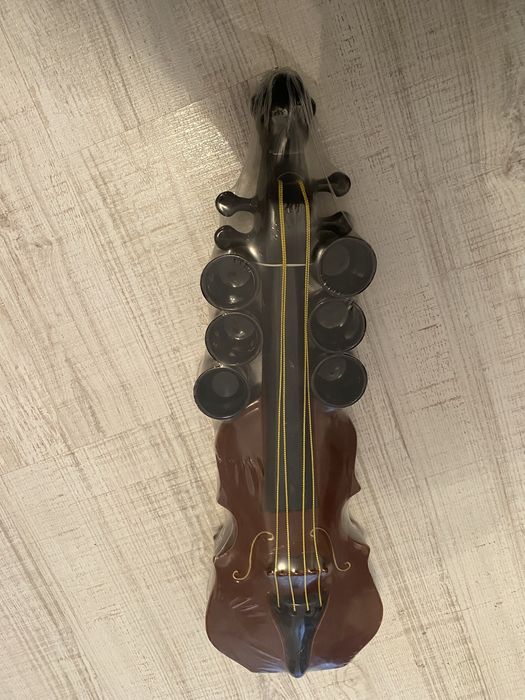 Cadoul perfect! Set carafă in forma de vioară, cu 6 cesti ceramică