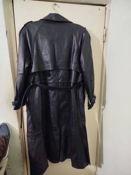 Продам кожаные плащи.