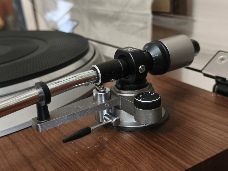 Виниловый проигрыватель