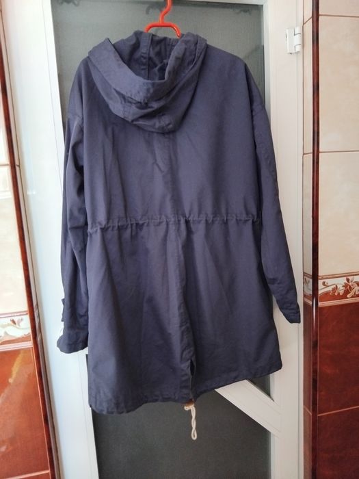 Jacheta  Parca Tommy Hilfiger  Originală-Bleumarin- stare  excelenta.