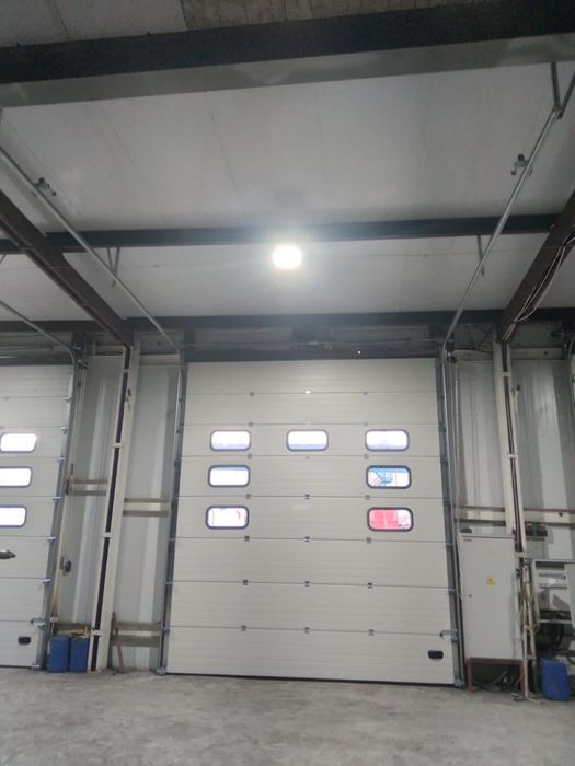 Секционные ворота