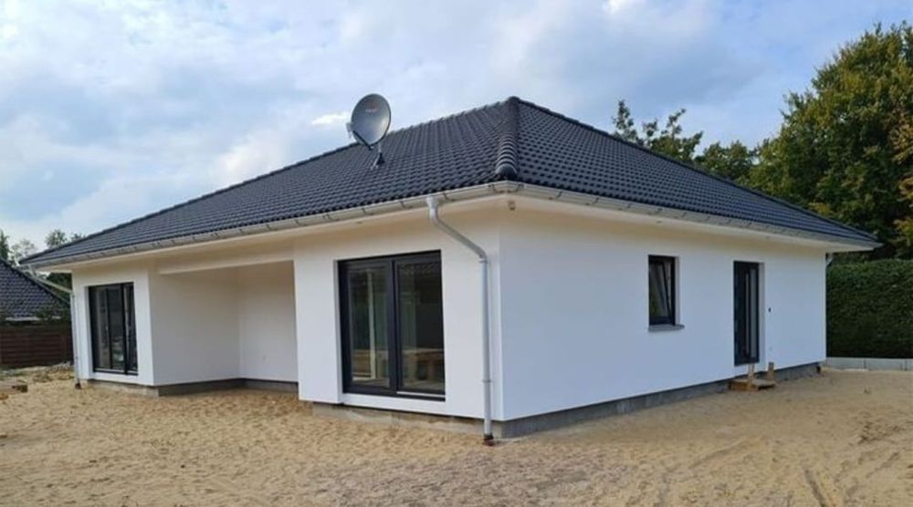 Vând case pe structura metalica modulare