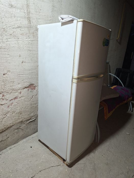 Холодиник сатам.