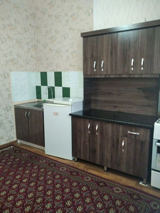 Bux 5-mikrarayon A.Somiy 2/3-5, 35-maktab yon tomoni  2-etaj 1 xonali