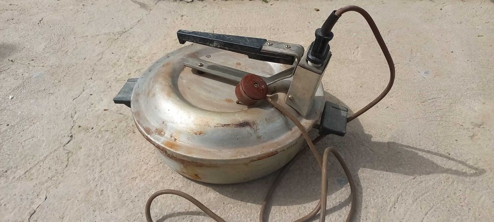 Продается Хлебопечка б/у