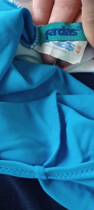 Продавам цял бански