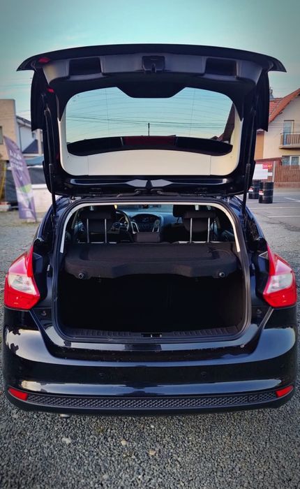 Vand ford focus negru