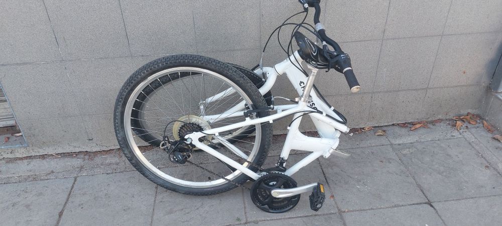 Продавам лек алуминиев сгъваем велосипед 26 цола