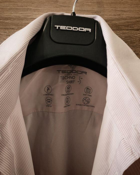 Официална Риза Teodor