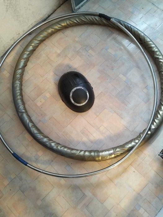 Обручи для фитнеса и маска фехтовальная