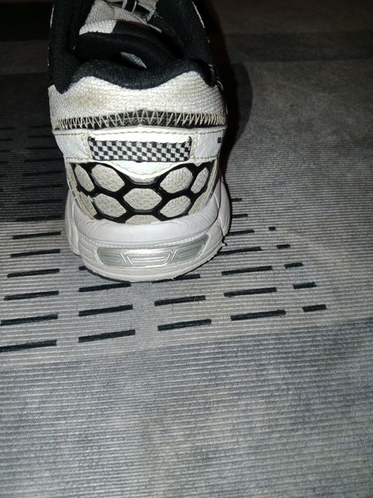 Кроссовки, ASICS