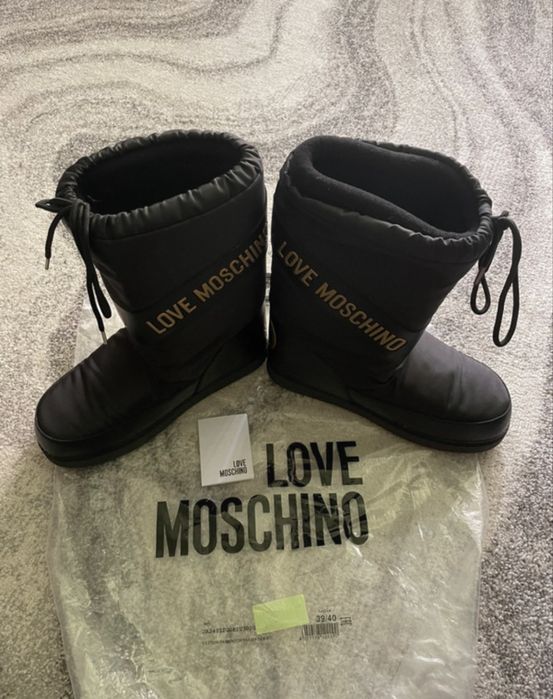 Moon Boots Love Moschino
