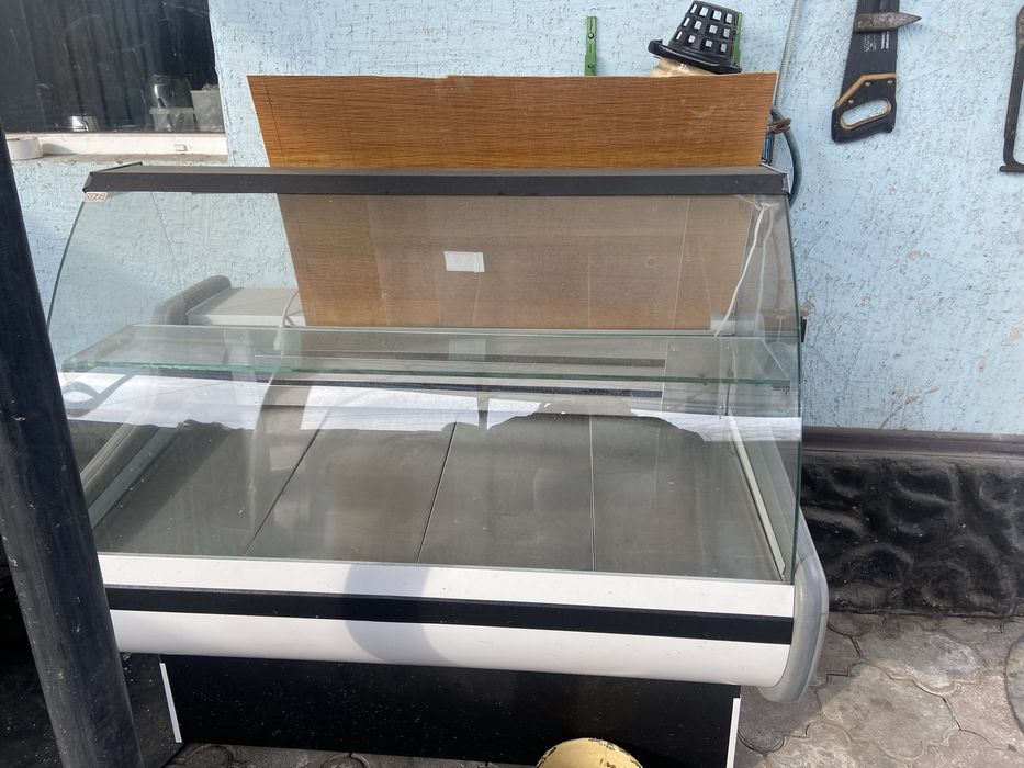 Продам витринный холодильник
