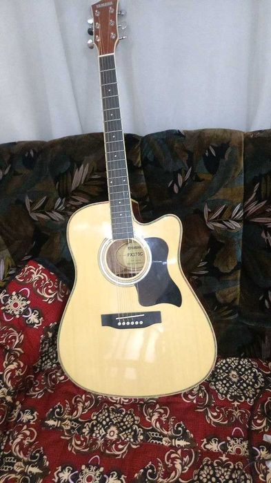 YAMAHA FX370 C akustik gitara spitsalistlar uchun