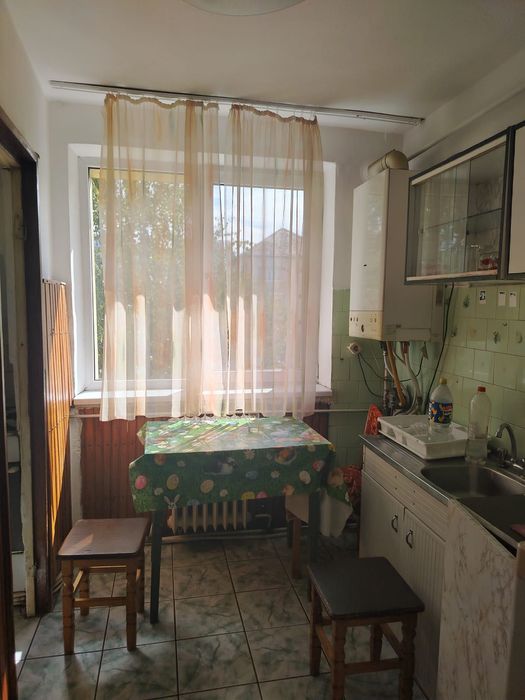 Închiriez apartament cu 3 camere