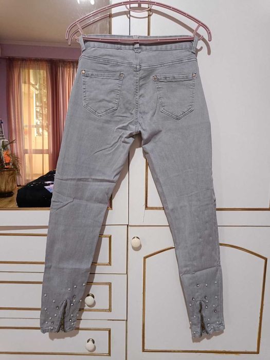 Продавам дънки С/М