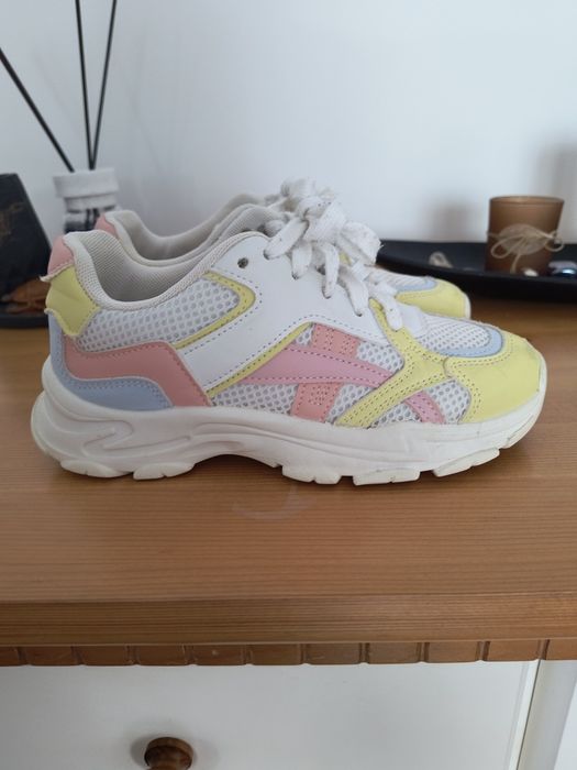 Adidași Reserved mărime 33 fetita