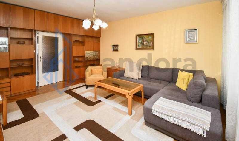 Дава се под наем Тристаен апартамент в София, Център - 100 кв.м за 599 € - Снимка #2