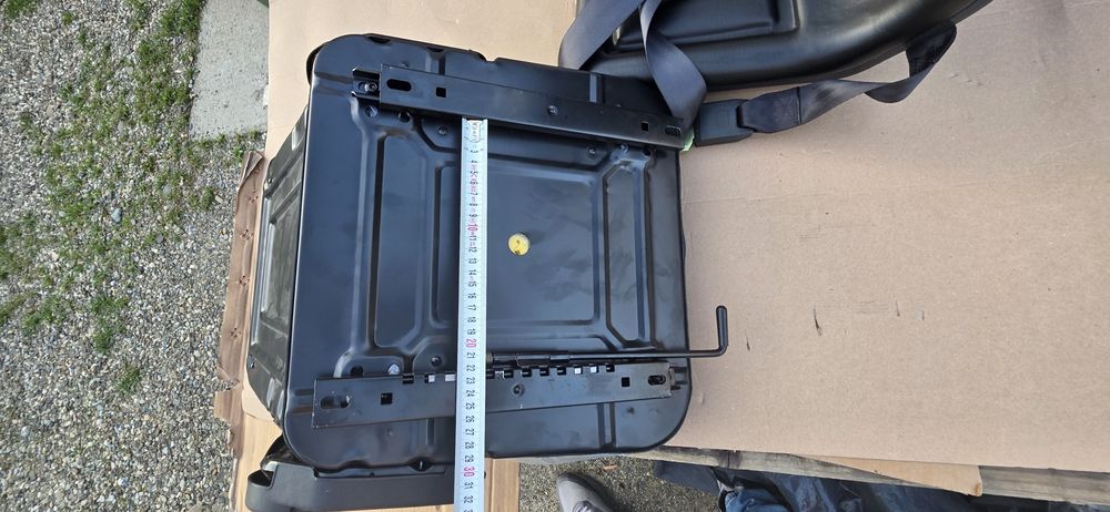 Scaun macara manitou stivuitor macara încărcător frontal este rabatabil pret 360 lei se poate trimite prin curier rapid în toată tara