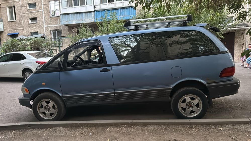Авто в аренду  Toyota Previa